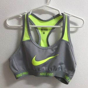 Nike Girls Dri-Fit sports bra M 🍄